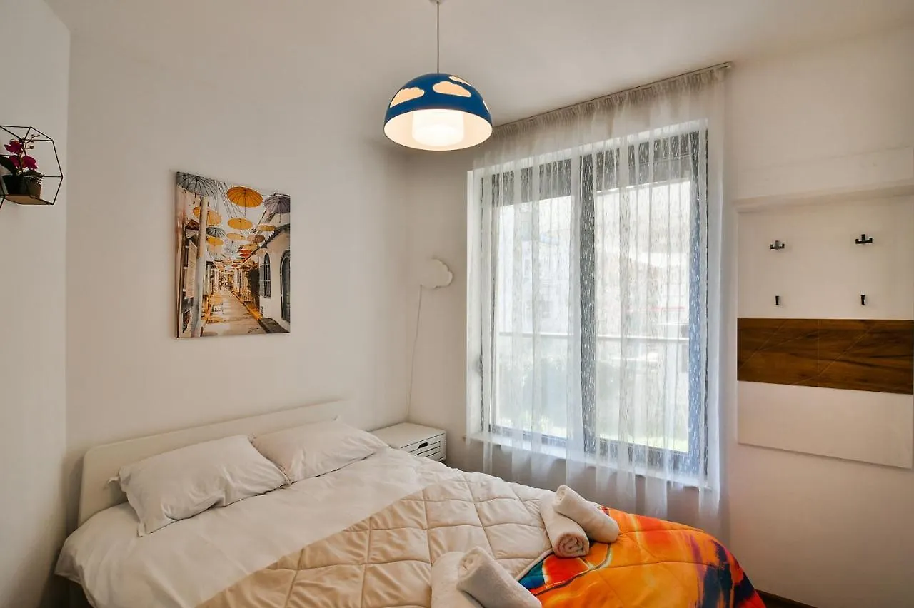 Varna Beach Flat 1 0*,